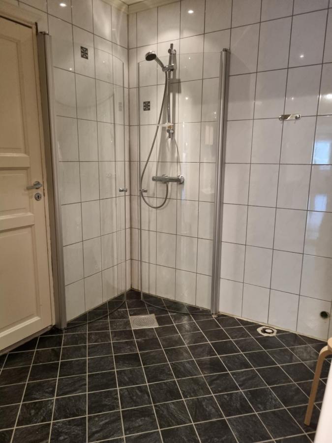 Stor Leilighet Med 4 Senger Sentralt I Forde Esterno foto