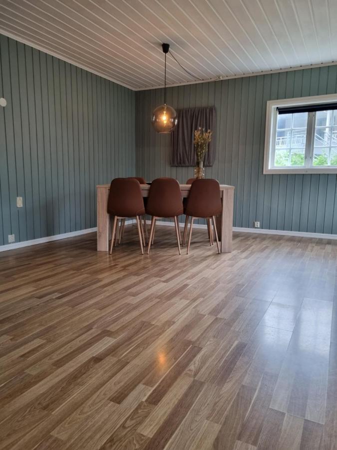 Stor Leilighet Med 4 Senger Sentralt I Forde Esterno foto